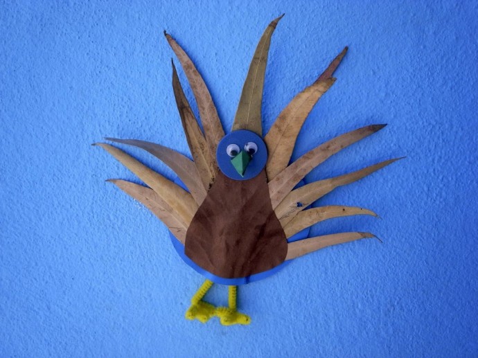 Pfau aus Blättern