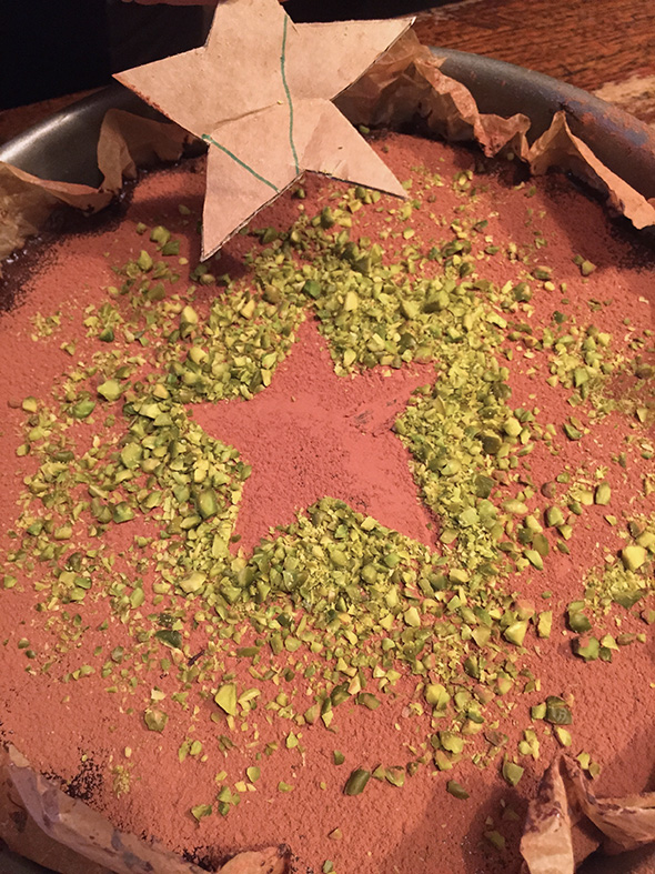 schokokuchen stern pistazien deko pistachos estrellas de chocolate pastel deco chocolate cake deco star pistachio 2