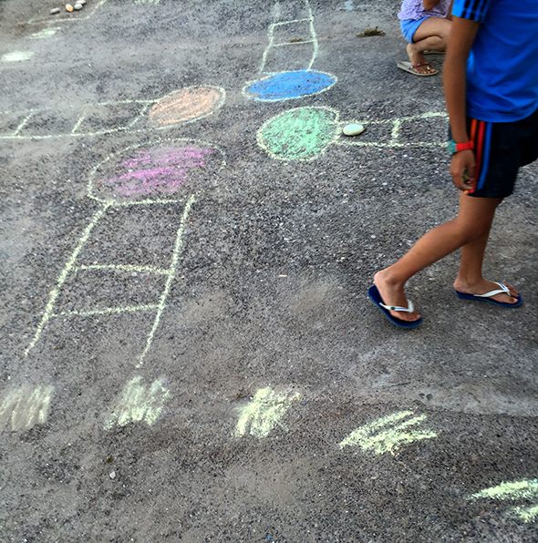 mensch ärgere dich nicht ludo parchis tiza kreide chalk kids kinder ninos easy outdoor