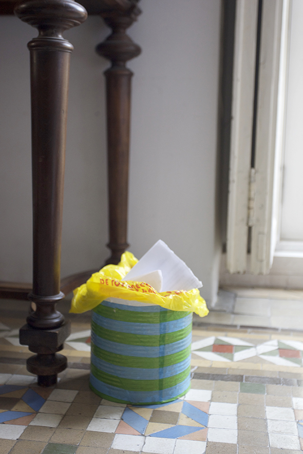 Tin can wastebasket