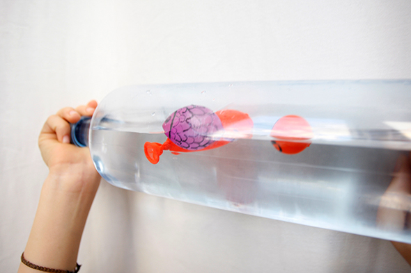 botella agua pez fish toy diy easy toodler kleinkind einfach spielzeug juguete facil