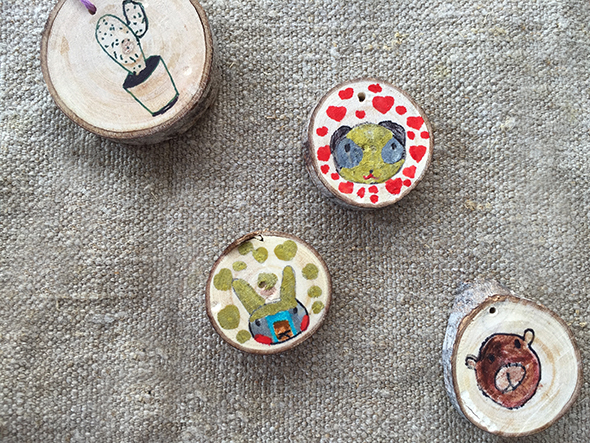 holzscheiben anmalen rodajas de madera pintar wood slices painted kids kinder niños manualidad basteln craft colgar