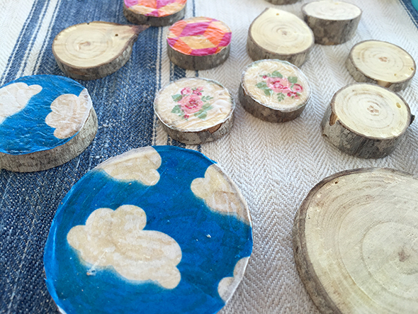 holzscheiben técnica de la servilleta rodajas de madera napkin technique wood slices serviettentechnik kids kinder niños manualidad basteln craft pendant kinder kids servietten technik 2
