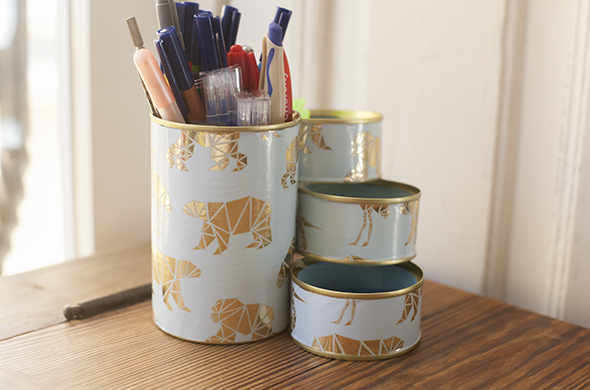 Tin can pencil holder